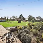 In Saint-brice-de-landell With Wifi Tatil Evi