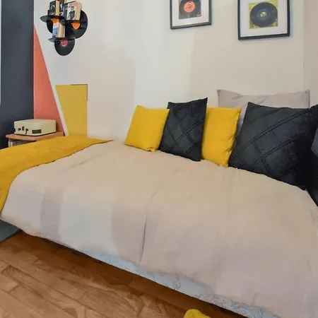 6 Bedroom Lovely In Saint-brice-de-landell Holiday home
