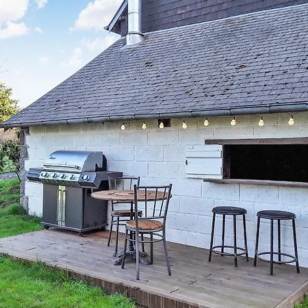 Holiday home 6 Bedroom Lovely In Saint-brice-de-landell
