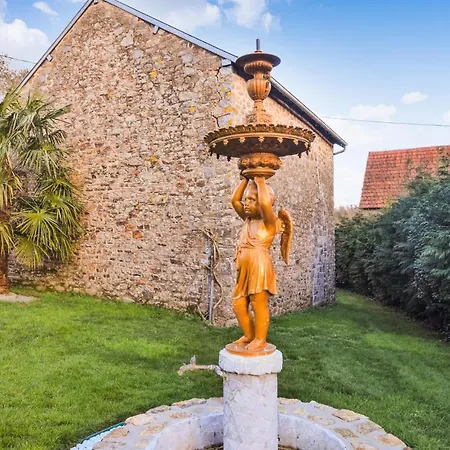 Holiday home 6 Bedroom Lovely In Saint-brice-de-landell
