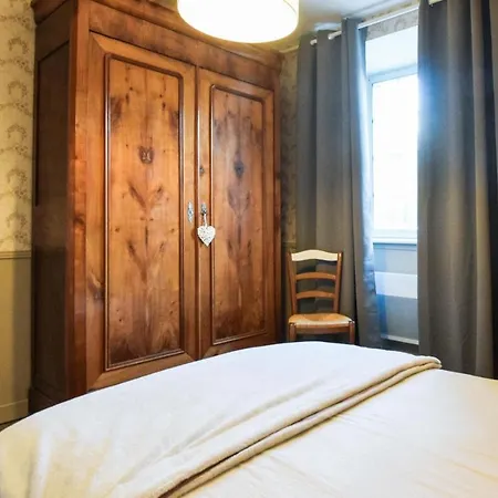 Hébergement de vacances 6 Bedroom Gorgeous In Saint-brice-de-landell *