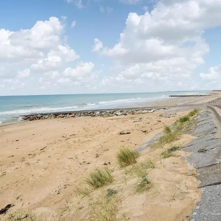 6 Bedroom Gorgeous In Saint-brice-de-landell Holiday home