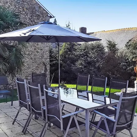 Holiday home 6 Bedroom Lovely In Saint-brice-de-landell