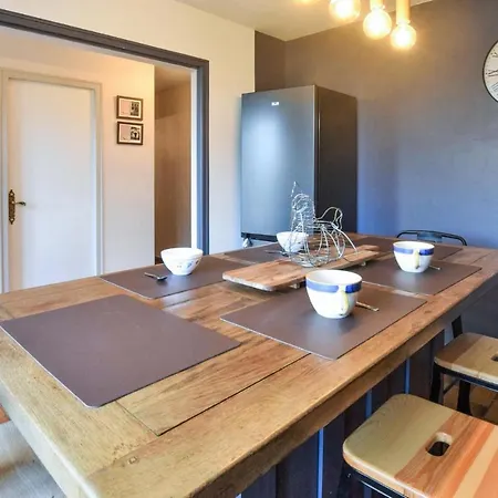 6 Bedroom Lovely In Saint-brice-de-landell 펜션