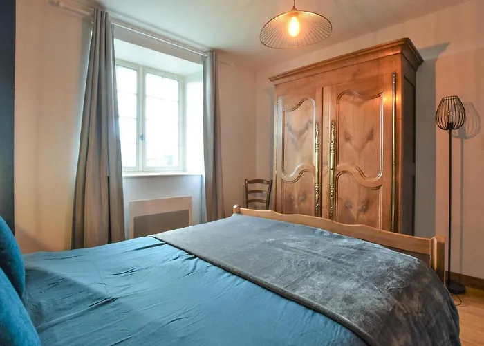 בית נופש Awesome In Saint-brice-de-landell *