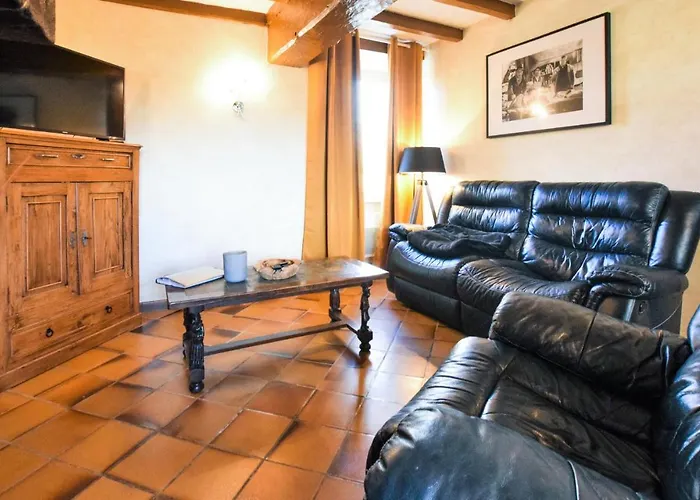 בית נופש Awesome In Saint-brice-de-landell *